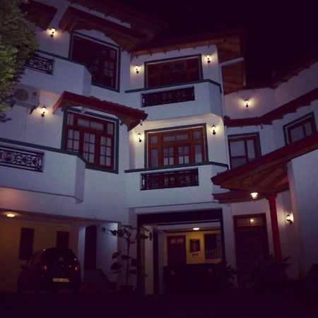 Hotel Mandakini 바타라물라 외부 사진